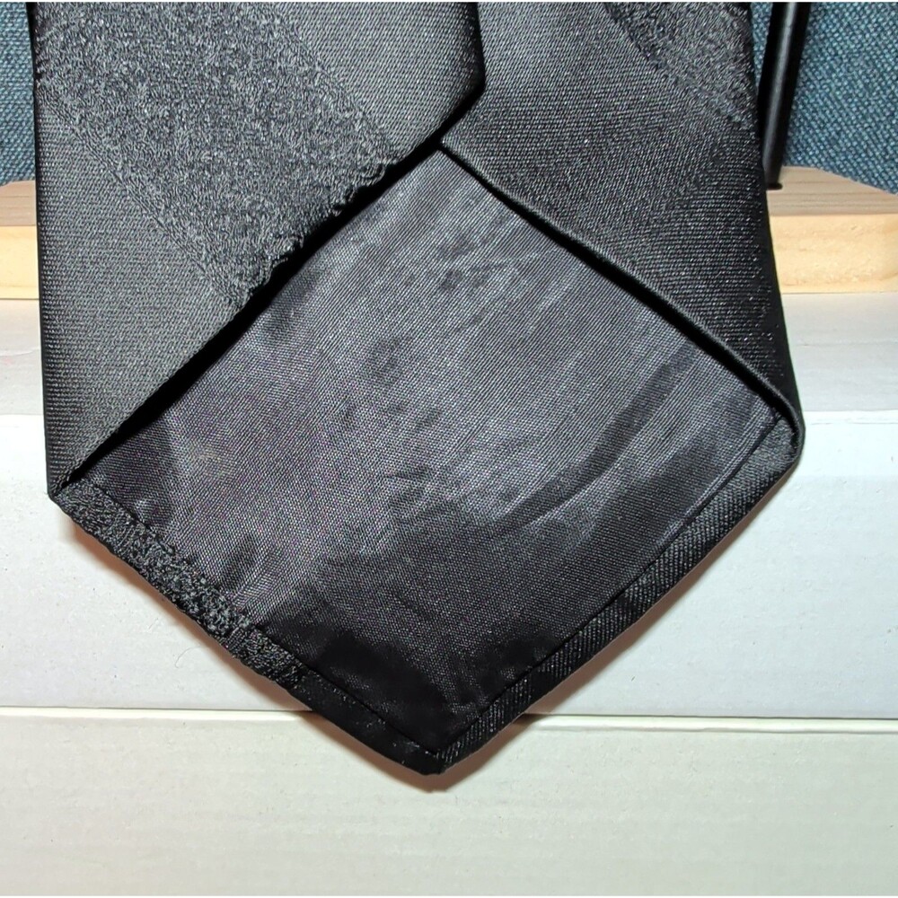 Vintage Black Jacquard Silk Necktie Wavy Geometric Stripe Heraldic Crest Tie - Picture 12 of 16
